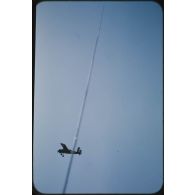 1957 Palat, Louhou 25-6 au PC (7) Broussard d'Artillerie. [légende d'origine]