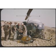[Evacuation sanitaire par hélicoptère Bell 47 G].
