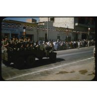 1956 Palikao, défilé 4e DIM Mascara 14-7. [légende d'origine]