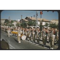 1956 Palikao, défilé 4e DIM Mascara 14-7. [légende d'origine]