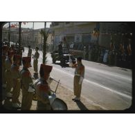 1956 Palikao, défilé 4e DIM Mascara 14-7. [légende d'origine]