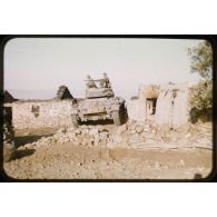 Opération Cassaigne, intervention après tirs char. [légende d'origine]