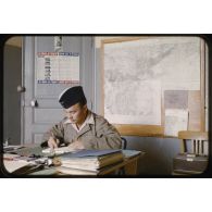 1957 Palat, Juillet (1) Bureau CR. 2e bureau à Palat, avril 1957. [légende d'origine]