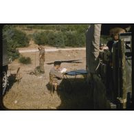 Opération du 26 juin 1957 au PC. [légende d'origine]<br>