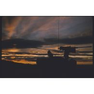 [Le soleil couchant lors d'une opération vers Dominique-Luciani].