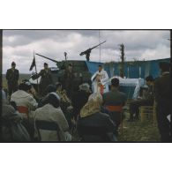 [Journée de la Saint-Georges 1958, messe en plein air pour le 3/12 RD].