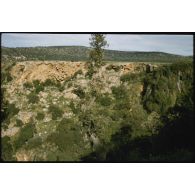 [Opération du 12e RD dans le secteur de Dominique-Luciani, paysages].