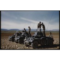 [Instruction au tir avec des Daimler Ferret pour les hommes du 12e RD].