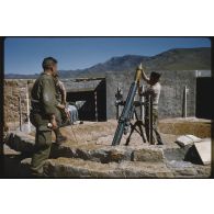 Tir au 120, avril 1959. [légende d'origine]<br>