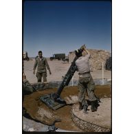 Tir au 120, avril 1959. [légende d'origine]<br>