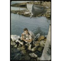 [Tourisme en Algérie, portrait du soldat Chatel, chauffeur du lieutenant Claude Roudeau].