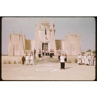 Max Lejeune, Ouargla, 14 juillet 1958, Légion d'honneur, monsieur et madame Even. [légende d'origine]