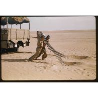 Désensablage, docteur Rouffi, Hassi-Messaoud, animaux, généralités, divers, signes marchands. [légende d'origine]