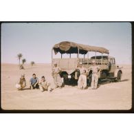 Désensablage, docteur Rouffi, Hassi-Messaoud, animaux, généralités, divers, signes marchands. [légende d'origine]