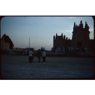 Max Lejeune, Ouargla, 14 juillet 1958, Légion d'honneur, monsieur et madame Even. [légende d'origine]
