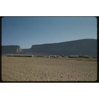 [Installations de la 2e Compagnie Automobile Saharienne de Transport (CAST) dans le désert saharien].