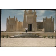 [Ouargla, l'entrée du musée saharien].