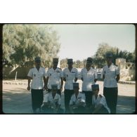 [Ouargla, officiers de la 2e Compagnie Automobile Saharienne de Transport (CAST)].