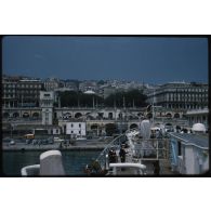 [Le port d'Alger].