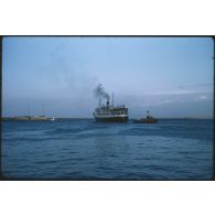 [Paquebot au large d'Alger].