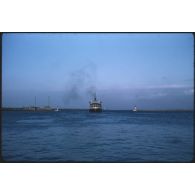 [Paquebot au large d'Alger].