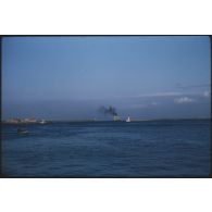 [Paquebot au large d'Alger].