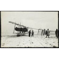[Avion Maurice Farman à Toul un jour de neige].