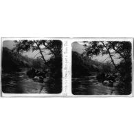 Bords du Song Nho qué à Van Vai. [légende d'origine]<br>