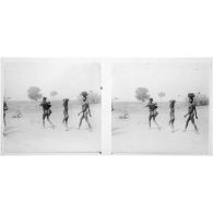 [Femmes et enfants].<br>