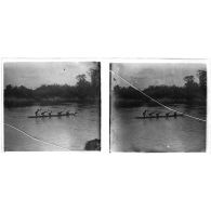 [Pirogue sur une rivière].<br>