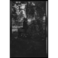 La Faisanderie. Juin 1915. Lieutenant Gautier sur Blanchette. [légende d'origine]