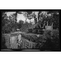 10 juillet 1915. Le terminus du Decauville. Lieutenant Cely. [légende d'origine]