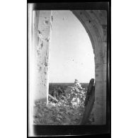 Juillet 1915. Ablain Saint Nazaire, l'église vue intérieure. [légende d'origine]