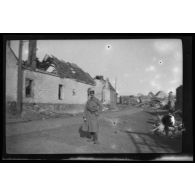 Août 1915. Ablain Saint Nazaire. La grande rue. Jacques d'Albay. [légende d'origine]