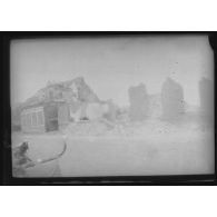 Septembre 1915. Maisnil les Ruitz après l'explosion. [légende d'origine]