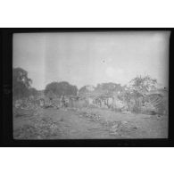 Septembre 1915. Maisnil les Ruitz après l'explosion. [légende d'origine]