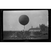 Avril 1915. Noeux les Mines. Le captif. [légende d'origine]