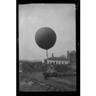 Avril 1915. Noeux les Mines. Le captif. [légende d'origine]