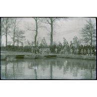 La voiture de la popote. [légende d'origine]