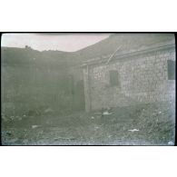 Souville. La cour. 3-16. [légende d'origine]