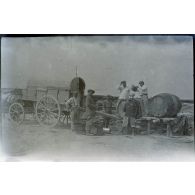 Camp A. Magasin de la cote 204. On fait de l'eau. Sergent Tabutin. [légende d'origine]