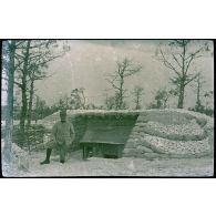 Juin 1916. Repaire de Tarapaba Ke (?). Sous-lieutenant Renard, lieutenant Gautier.