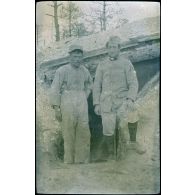 Cote 200. Juin 1916. Chalus dit Fifi et Beck dit Léonie. [légende d'origine]