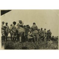 [Quiry-le-Sec. 30 août 1916. Exercice de tir à la mitrailleuse pour les officiers du DD 13].