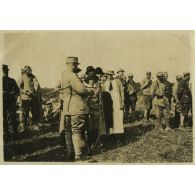 Quiry-le-Sec. Lieutenant-colonel Yger et Mme Curtis. [légende d'origine]