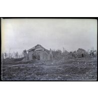 Deniécourt. Les communs. 10-1916. [légende d'origine]