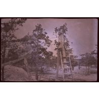 Le wagonnet est au bout de la rampe. [légende d'origine]