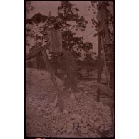 Le wagonnet bascule. [légende d'origine]