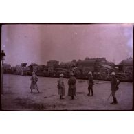 Voyage de Saint-Hilaire-au-Temple (Marne) à Mourmelon-le-Petit (Marne). Dutrieux, Dalmont (21/51), ?, Gautier, capitaine Poussin, Chapiro. [légende d'origine]