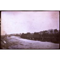 Voyage de Saint-Hilaire-au-Temple (Marne) à Mourmelon-le-Petit (Marne). Le train va partir. [légende d'origine]